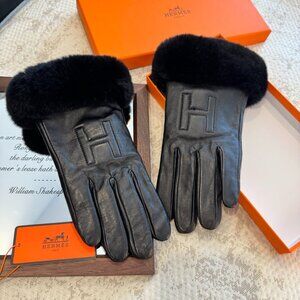 Hermès plush thermal gloves
